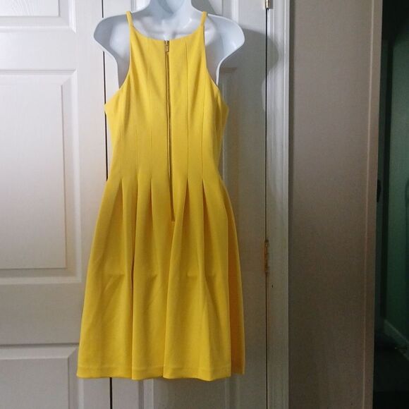 Calvin Klein sleeveless yellow pleated front dress with pockets Sz M EUC - Picture 4 of 7